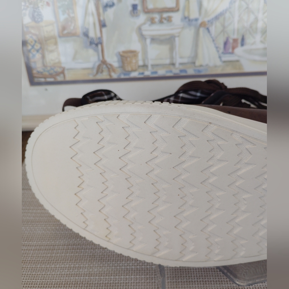 Muk Luks Dark Brown Faux Leather Casual Shoes. Size 11. Excellent Condition. - Picture 6 of 9